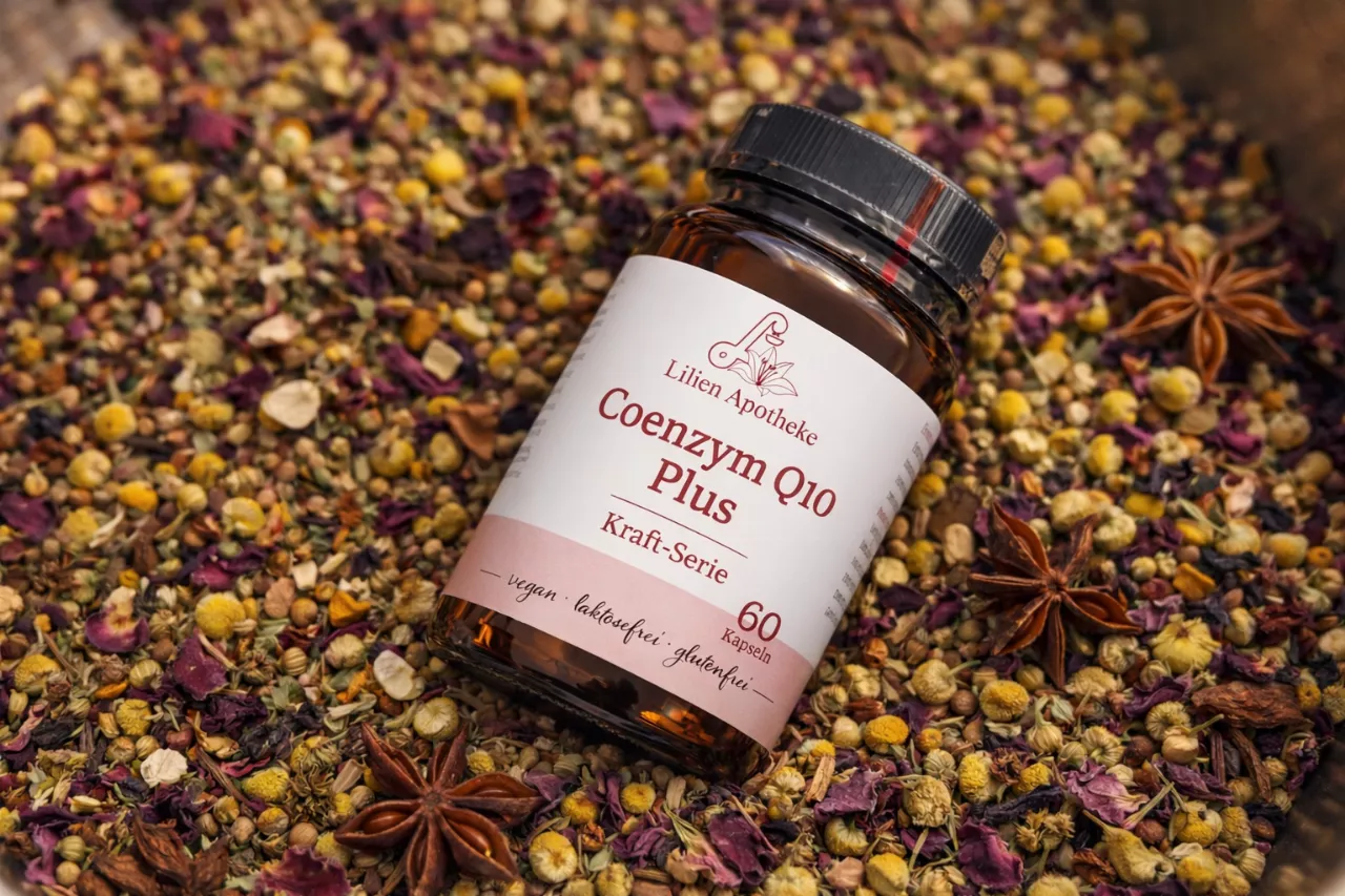 Nahaufnahme einer Flasche Arzneimittel auf getrockneten Gewürzen gebettet.